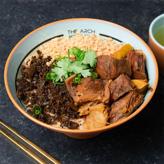 Dry Rice Noodle with Braised Beef Brisket 牛腩拌米綫